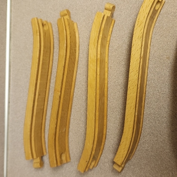 Brio Train tracks - Bridge, tunnels, and tracks with small hills. - Picture 6 of 14